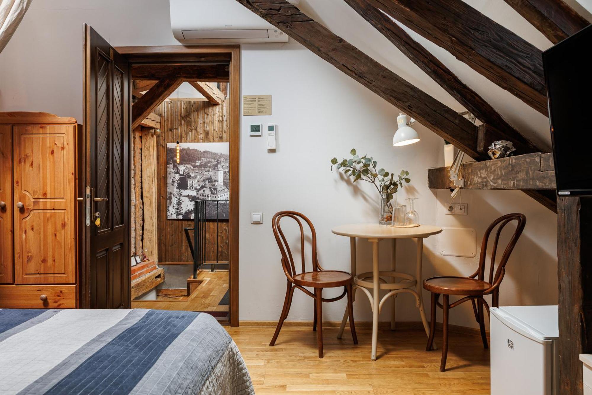 Pensiune Wood House Republicii *