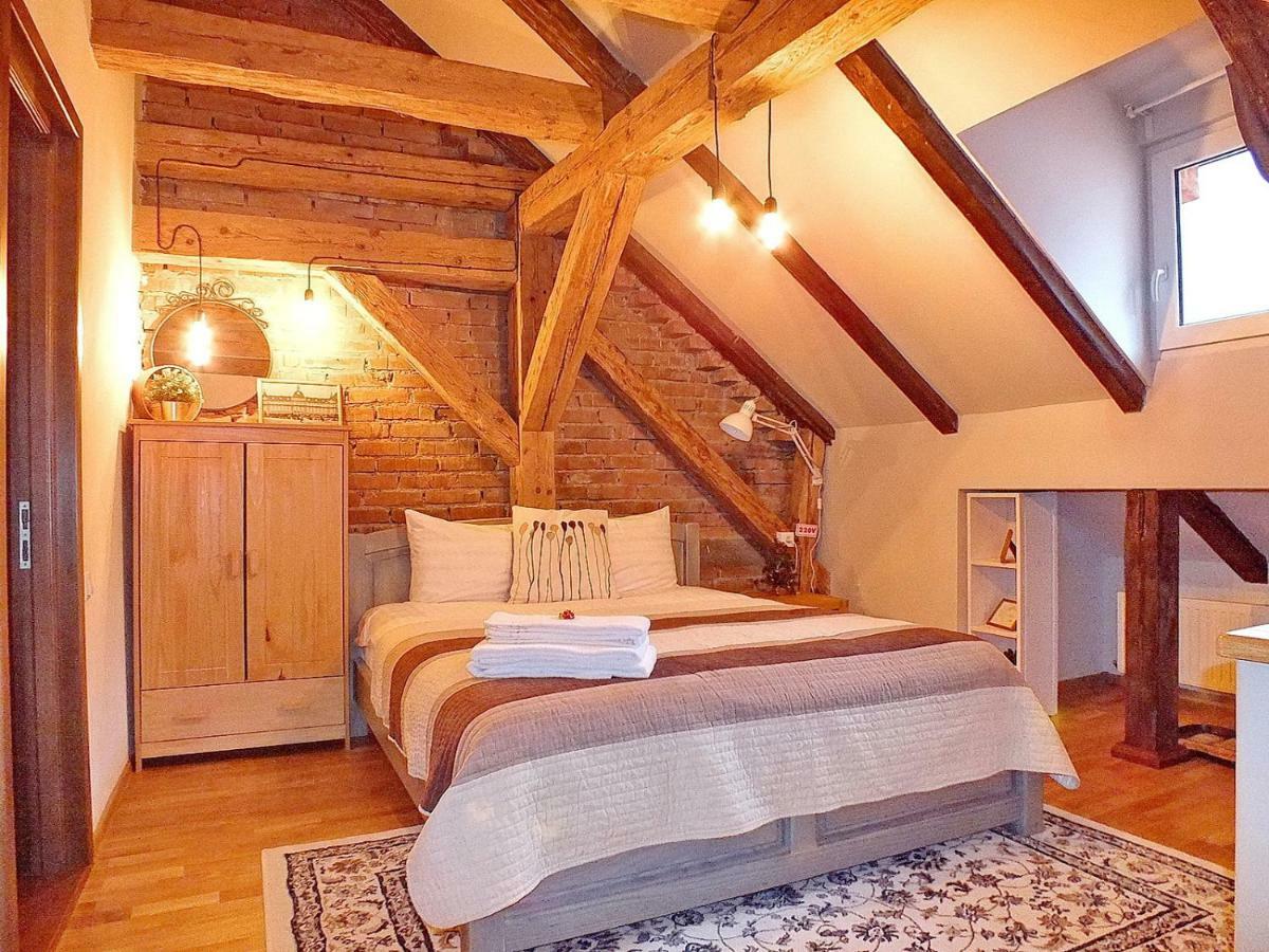 Wood House Republicii Pensiune *